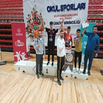Anadolu Lisesi öğrencisi bilek güreşinde Türkiye ikincisi oldu