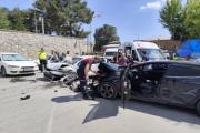 Bitlis’te iki otomobilin çarpışması sonucu 5'i çocuk 10 kişi yaralandı.