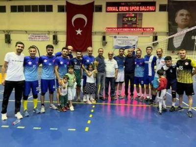 Voleybol turnuvasının şampiyonu Güroymak Milli Eğitim Müdürlüğü 